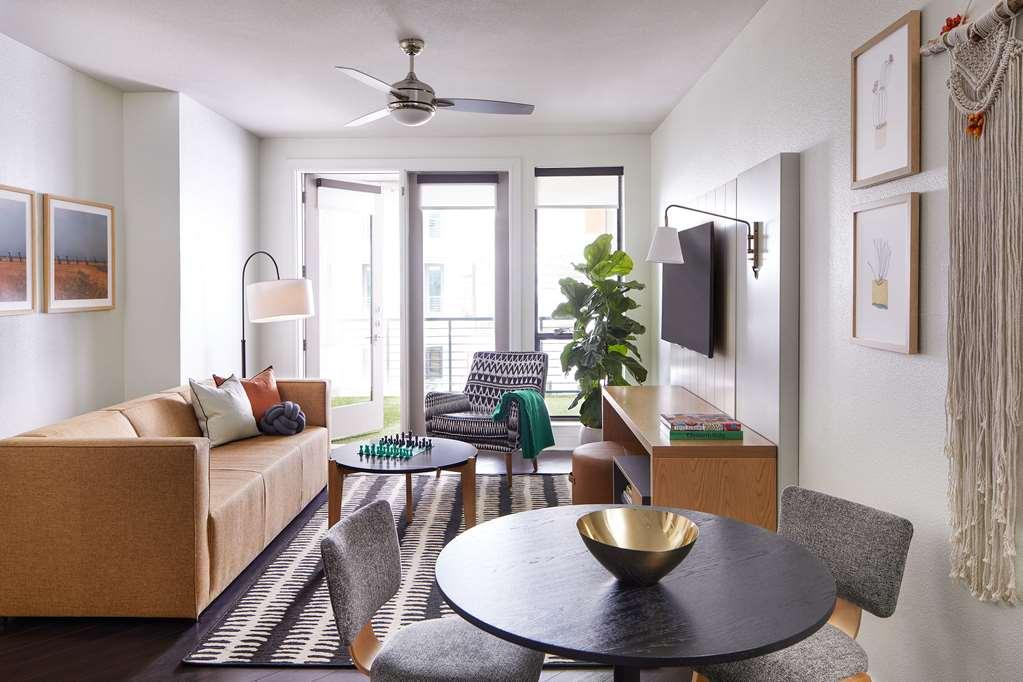 Sentral East Austin At 1614 E. Sixth Hotel Room photo